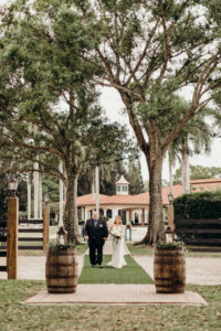 Couples photo ideas, couples photo poses, how to pose for photos, where to take engagement photos, Florida State Parks